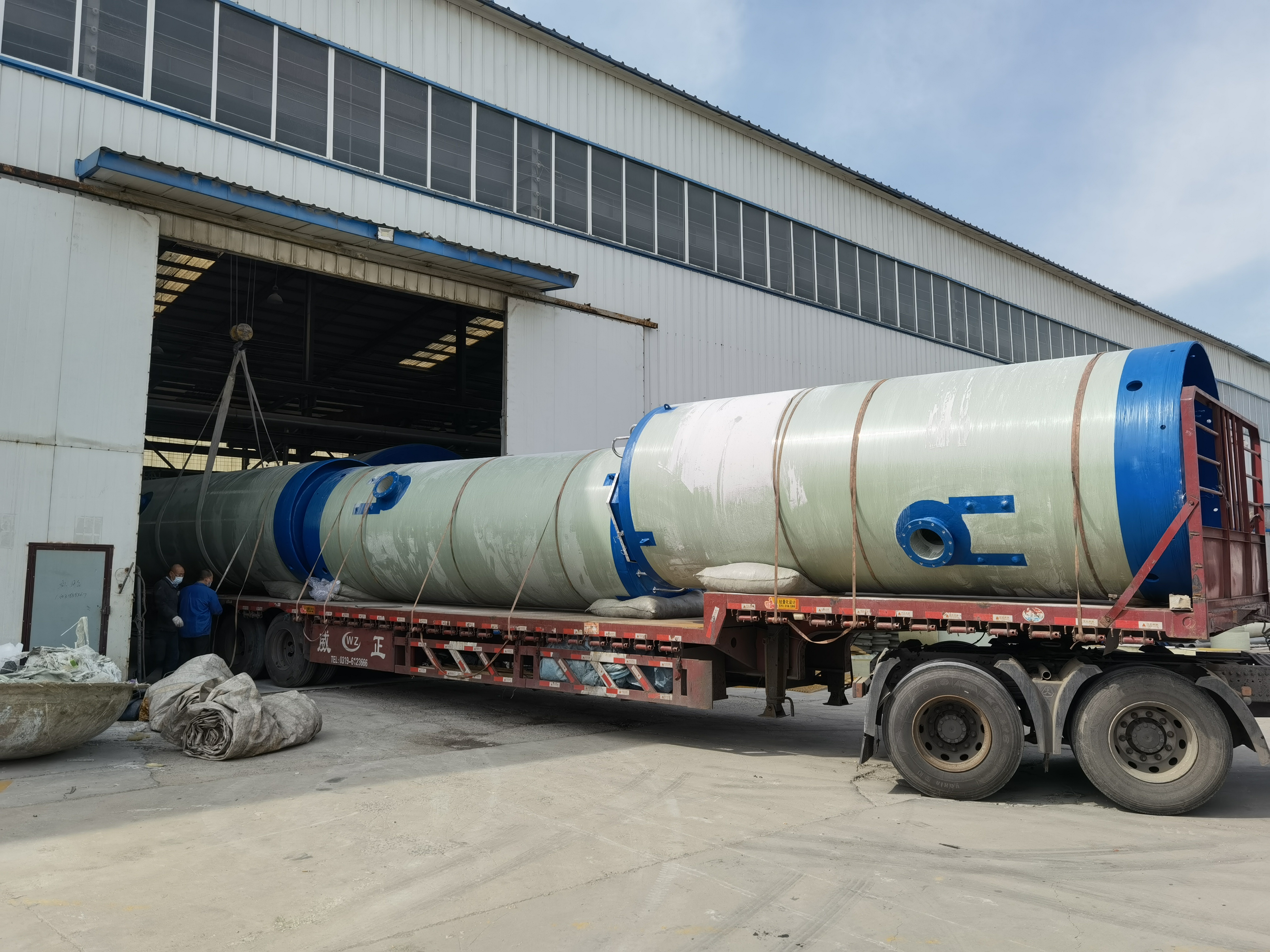 三台直径1600一体化泵站极限装车